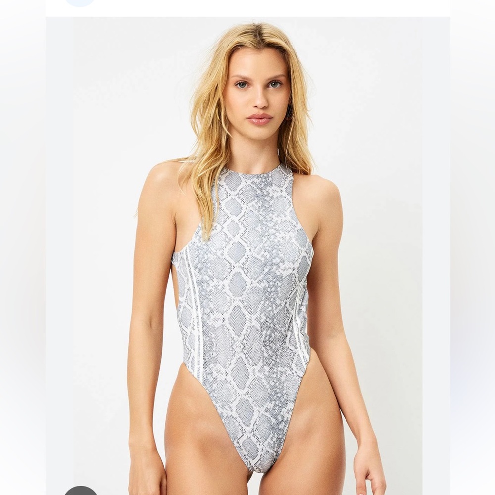 NWT Frankie’s Bikinis coastline 1 piece snakeskin M
